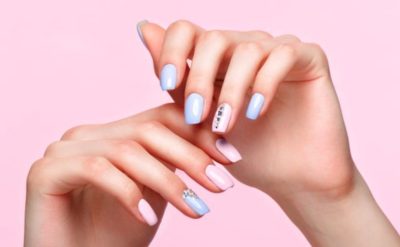 ¿Es malo pintarse las uñas muy a menudo?